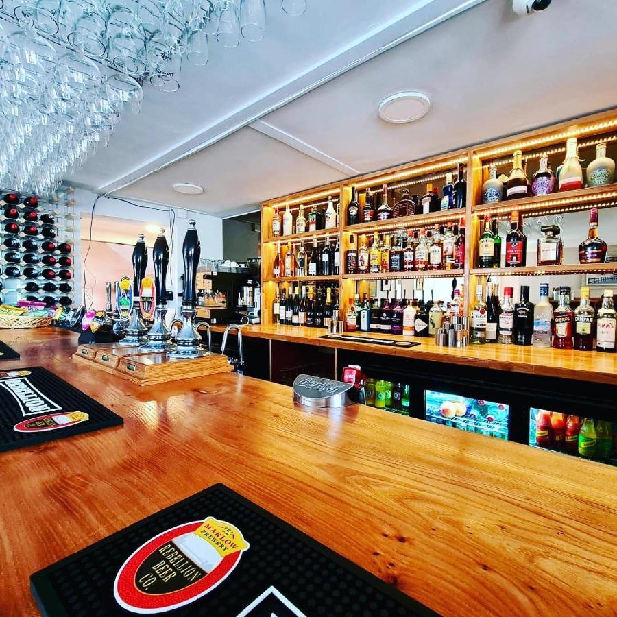 فندق The Six Bells Beenham المظهر الخارجي الصورة