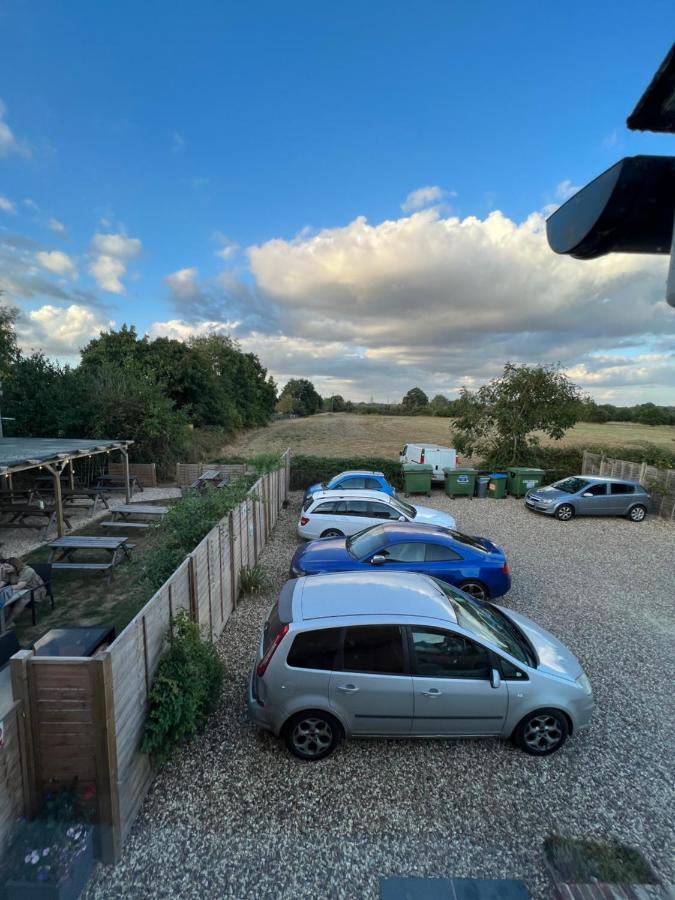 فندق The Six Bells Beenham المظهر الخارجي الصورة